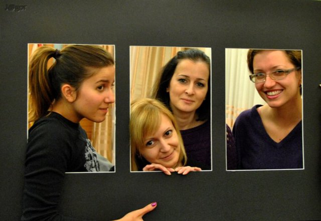 priprema prve izlozbe foto kluba apolo kragujevac